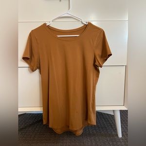 Women’s Lululemon athletica Love tee crew size 6 golden camel brown excellent!